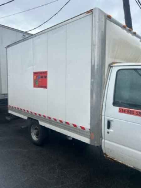 Camion Gobe-Tout en intervention à Montréal – Junk removal truck on duty in Greater Montreal.